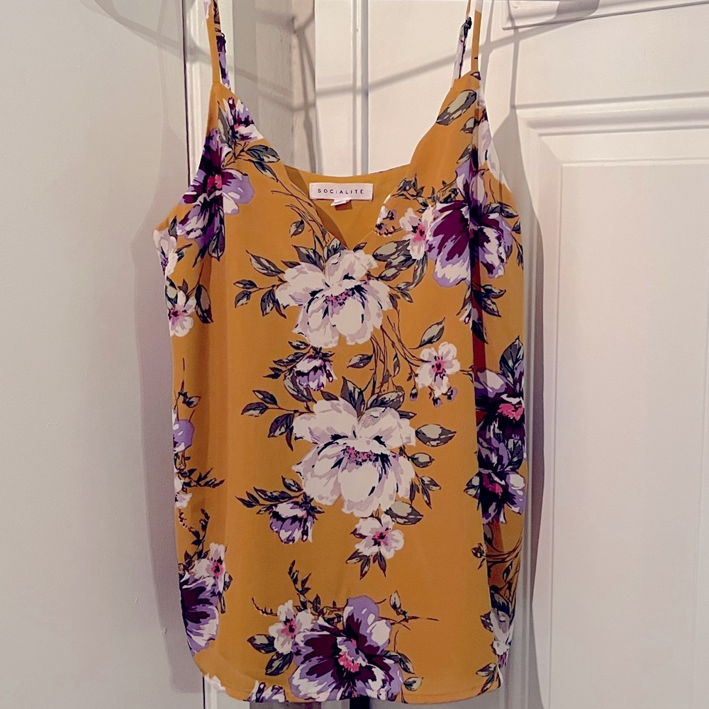 SOCIALITE Summer floral top